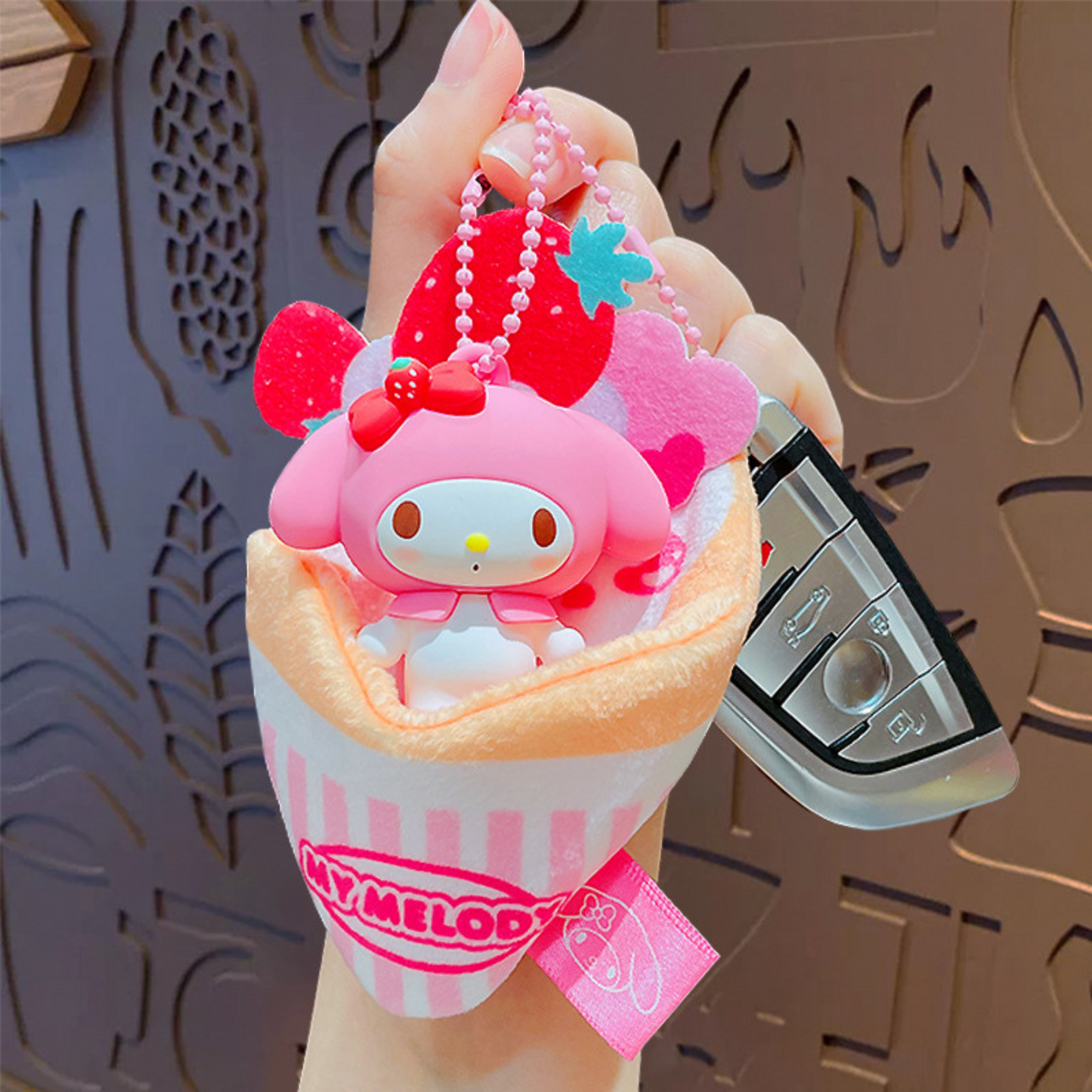 Sanrio My Melody Tas Hanger – Kawaii Sleutelhanger Meisje – Aardbei Crêpe Design – Pluche Bag Charm – Cadeau voor Fans