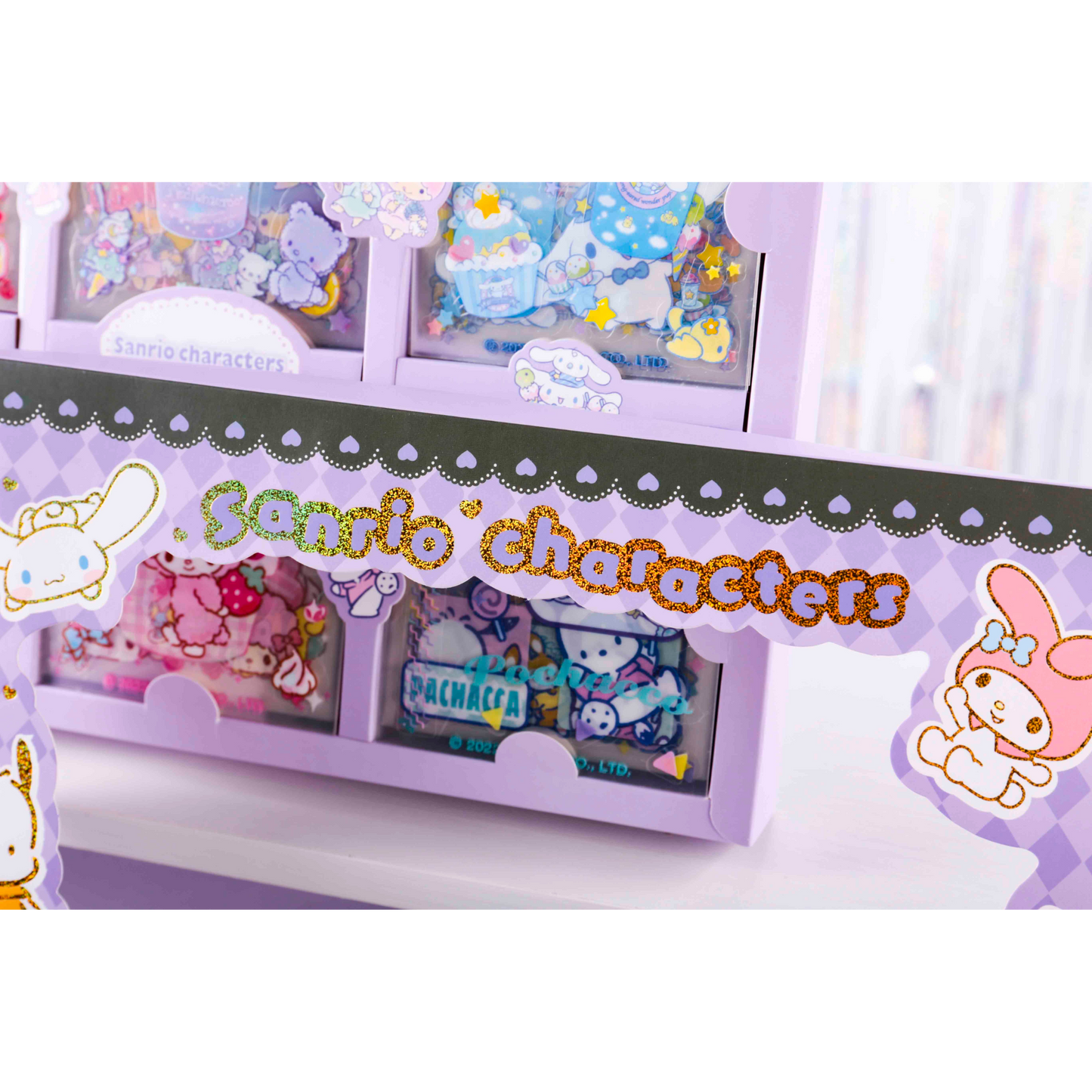 Sanrio - Sticker Box – 60 Unieke Stickers | Hello Kitty, Kuromi, Pochacco, Little Twin Stars, My Melody en Cinnamoroll | Zelfklevend & Direct Gebruik | Perfect voor Journaling & DIY Decoratie
