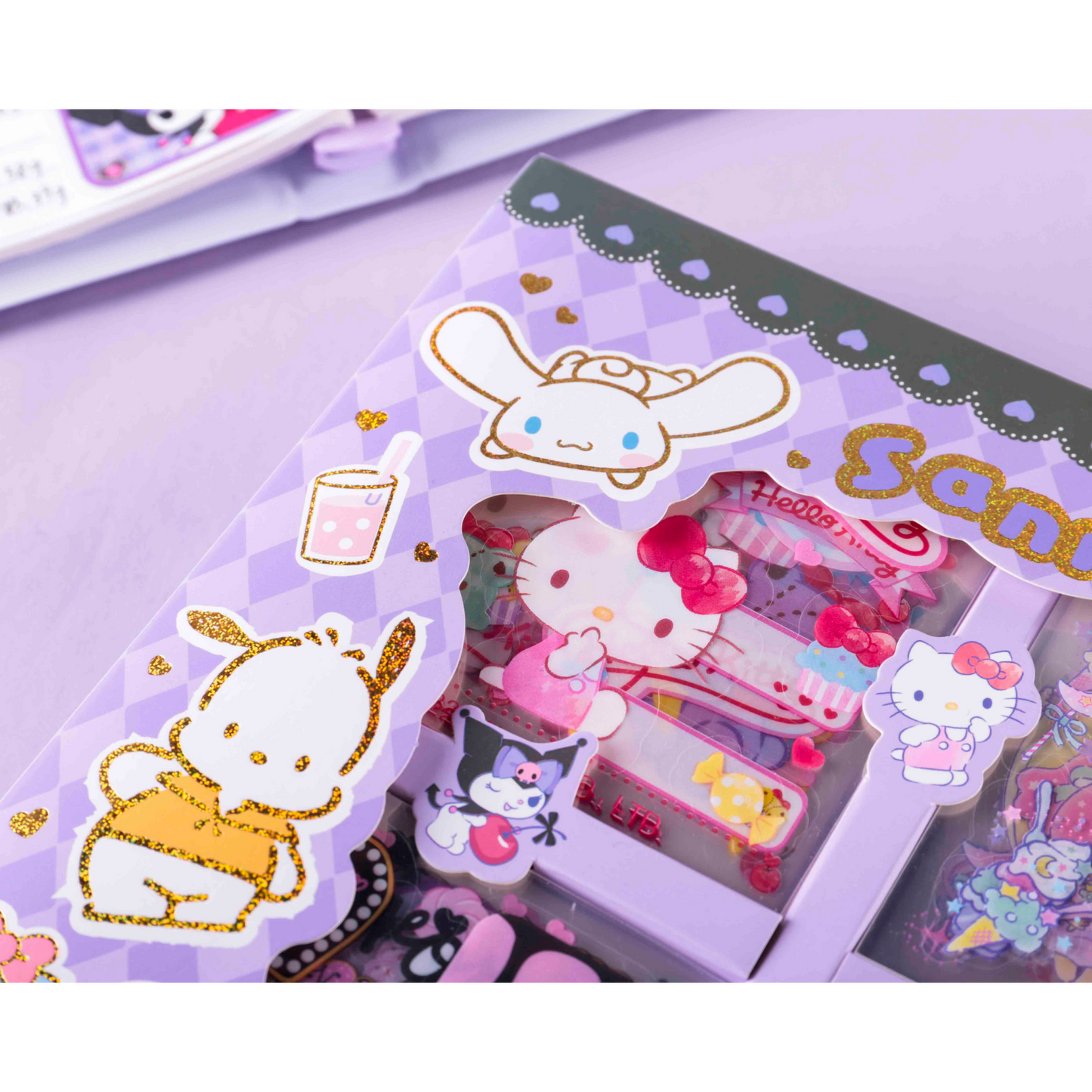 Sanrio - Sticker Box – 60 Unieke Stickers | Hello Kitty, Kuromi, Pochacco, Little Twin Stars, My Melody en Cinnamoroll | Zelfklevend & Direct Gebruik | Perfect voor Journaling & DIY Decoratie