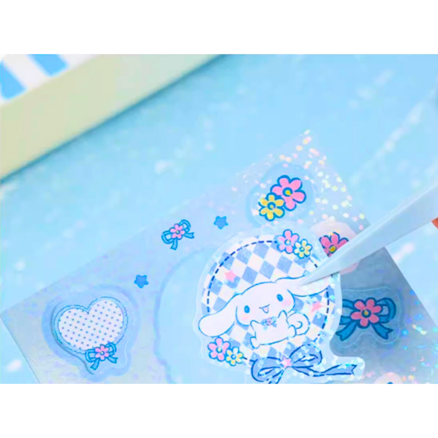 Sanrio - Sticker Box – 60 Unieke Stickers | Kuromi, Pochacco, My Melody en Cinnamoroll | Zelfklevend & Direct Gebruik | Perfect voor Journaling & DIY Decoratie