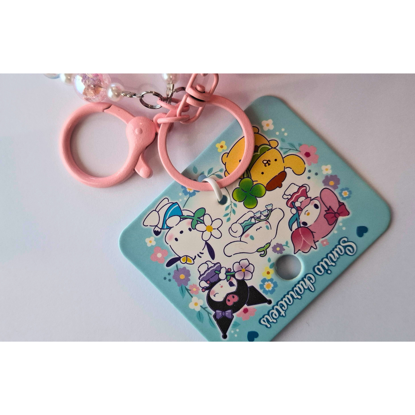 Sanrio - My Melody - Sleutelhanger – Tranquil Floral Serie – Schattig Sleutelaccessoire met Parelmoer Kralen – 7 cm – Perfect voor Tassen, Autosleutels & Cadeaus voor Kawaii Liefhebbers
